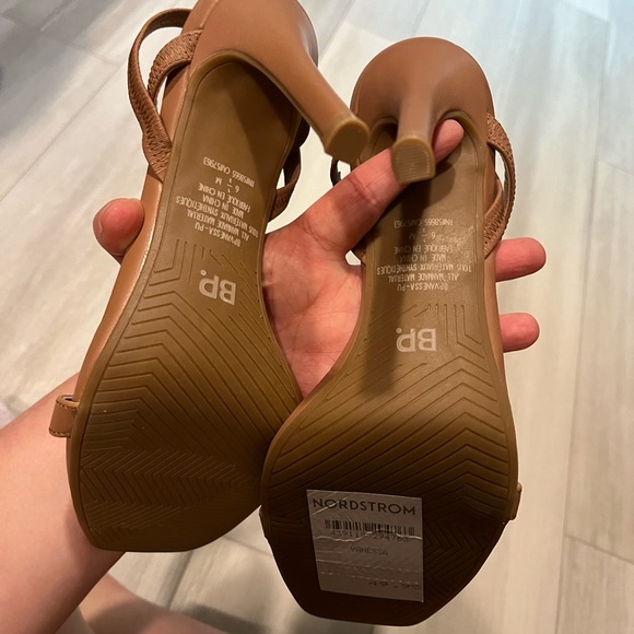 Heels - Picture 4 of 4